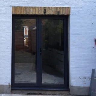 Qora alyuminiy fransuz eshiklari